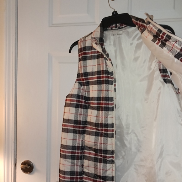 Kim Roger's Women's Black, white, and red check design Vest. Size L - Picture 6 of 8